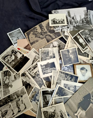 80 ancient B/W photos + 2 newspaper reports + negatives + 2 cards… originals well maintained