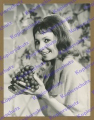 gold. Photo Arthur Grimm portrait Esther Ofarim Zaied grapes Berlin Israel 1960