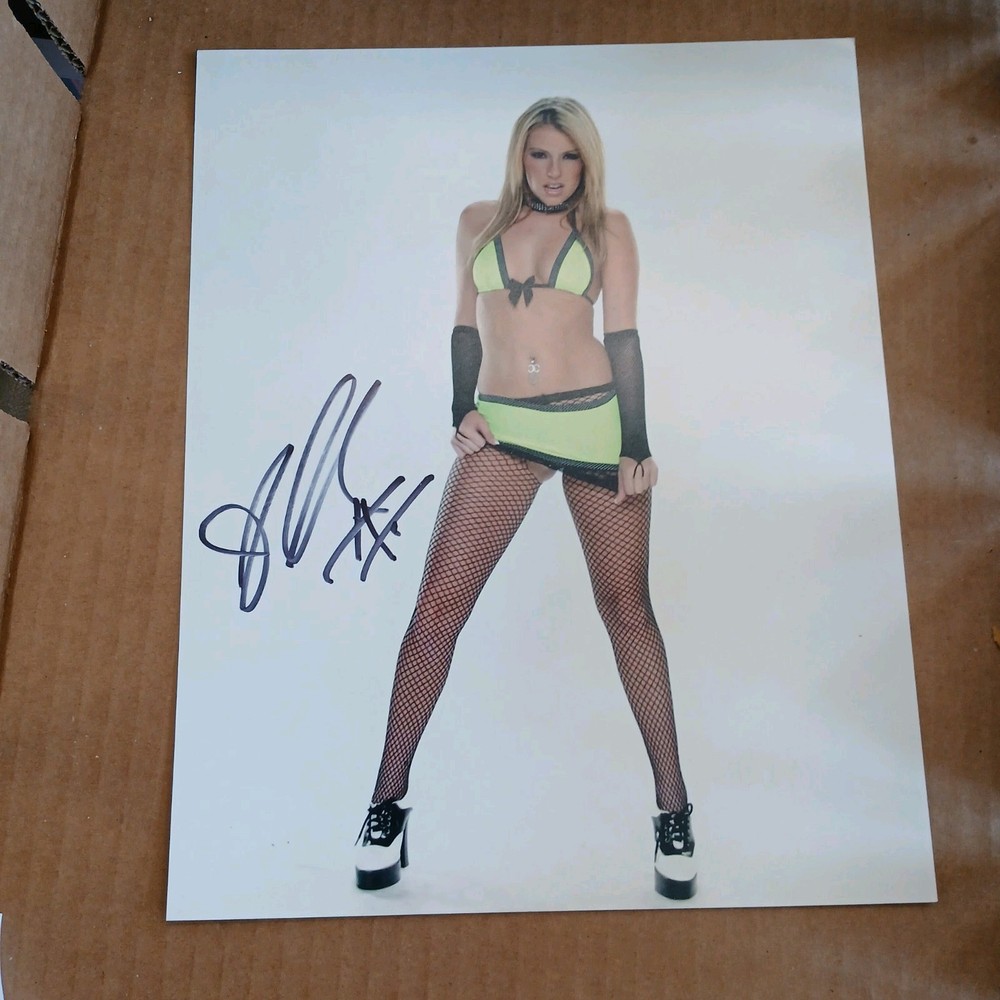 Pornstar Courtney Cummz Autographed 8×10 Photo Beckett Authenticated