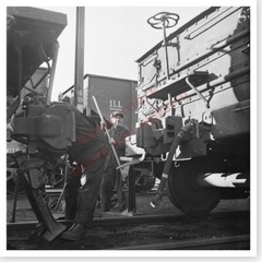 Illinois Central Workers With Railroad Jacks In Chicago 1942 10 x 10 Photo