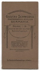 Photograph Gustav Schwede, Heide i. H.-Klein-Heide, station aisle 5, two ladies