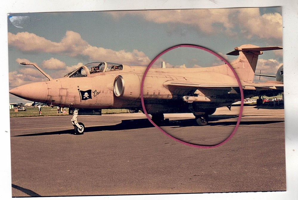 PHOTO PHOTO AIRCRAFT BLACKBURN BUCCANEER S.2 B DESERT CAMOUFLAGE FAIRFORD 1991