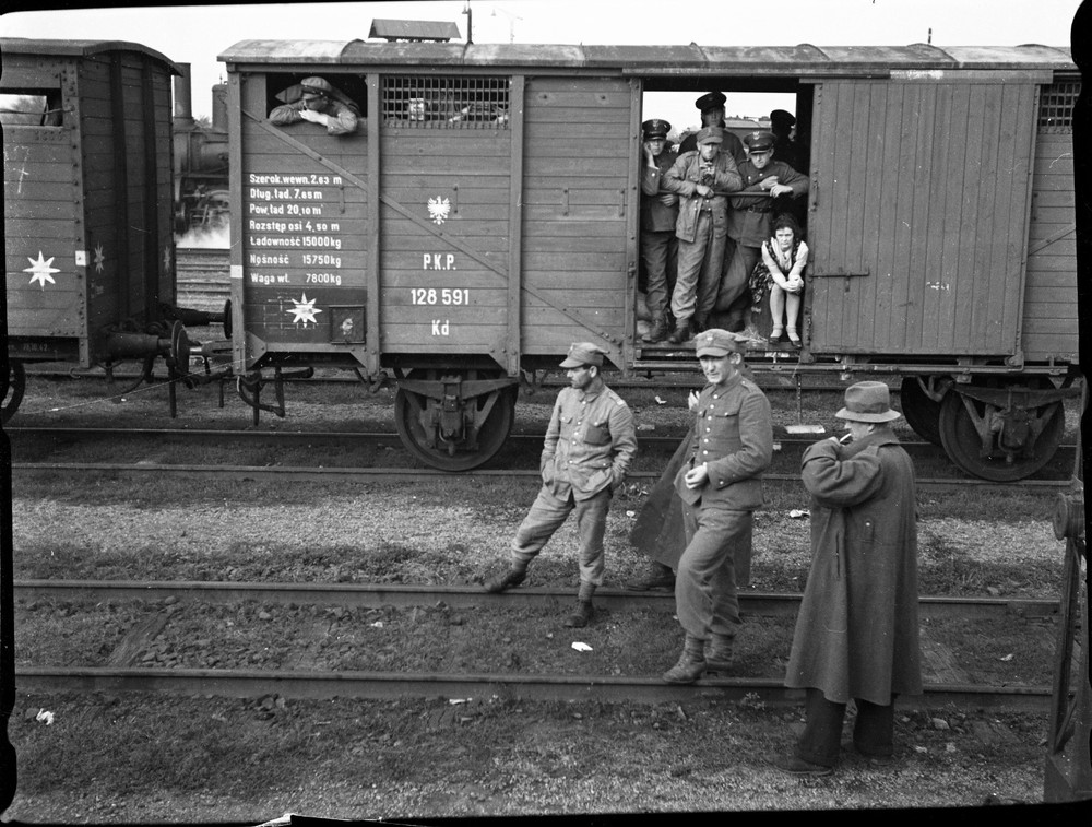Polish soldiers fleeing from Nazis and Communists in Hungary World War II, by S