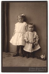 Photograph H. Bähr, Dresden, Antonstr. 2, Two Kids In Elegant Clothes
