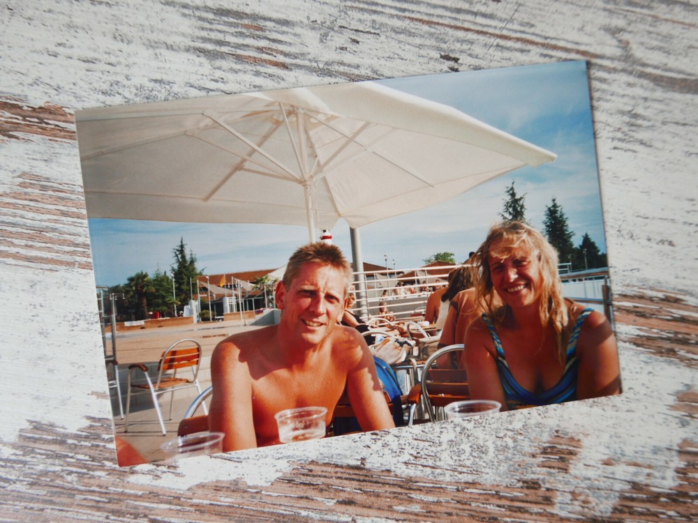 «CAMPING SITE»: PHOTO, COLOUR PHOTO, HOLIDAY, WOMAN, MAN, «SOUTH», TRAVEL, COUPLE, FASHION!