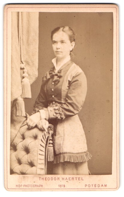Photography Theodor Haertel, Potsdam, Charlottenstr. 25, Young Woman in Elegant