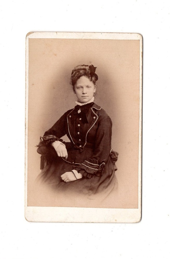 Th. Wode CDV Photo Fine Lady Casting 1870s