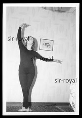 Pretty Woman Practicing Ballet Dance In Home – Photo 6x9cm