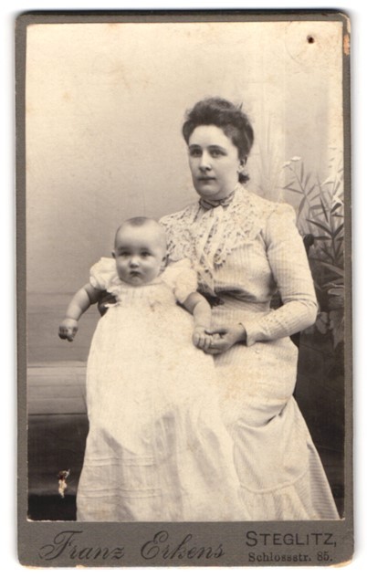 Photograph Franz Erkens, Steglitz, Schlossstr. 85, Portrait Mother Showing Her Ne