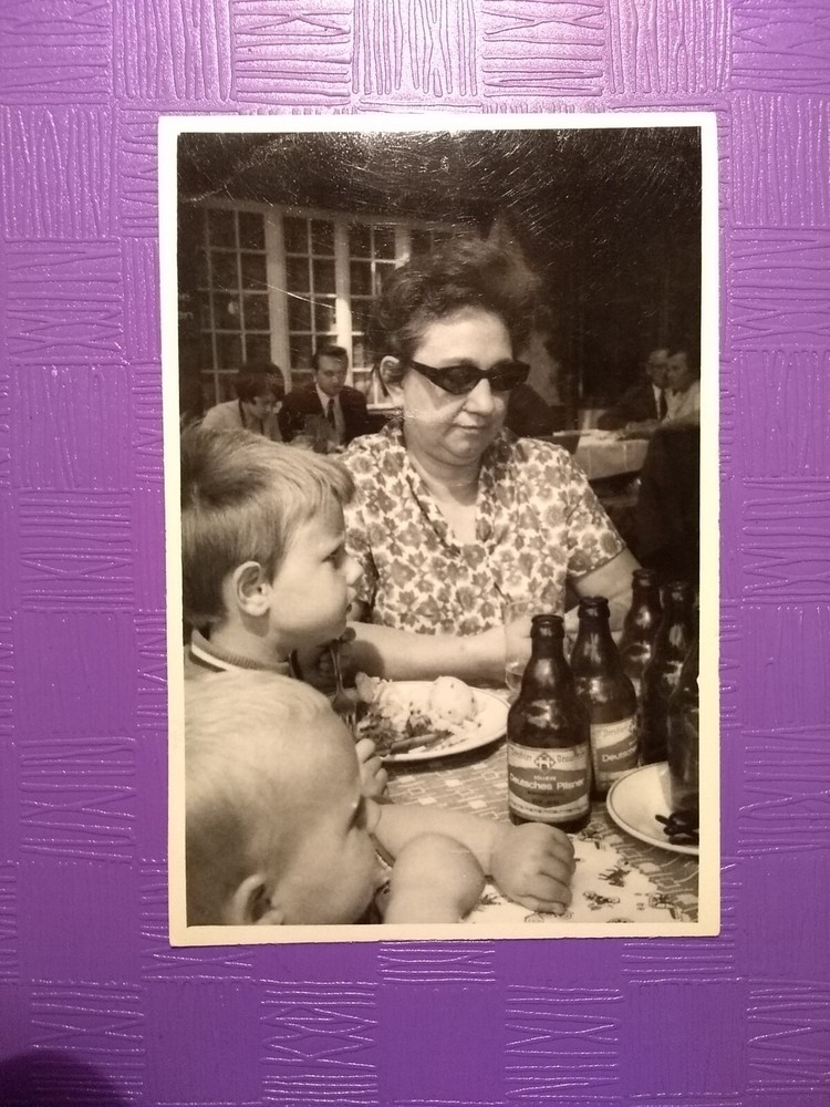 Photo old antique woman sunglasses boy bottles bottle eat old photo art