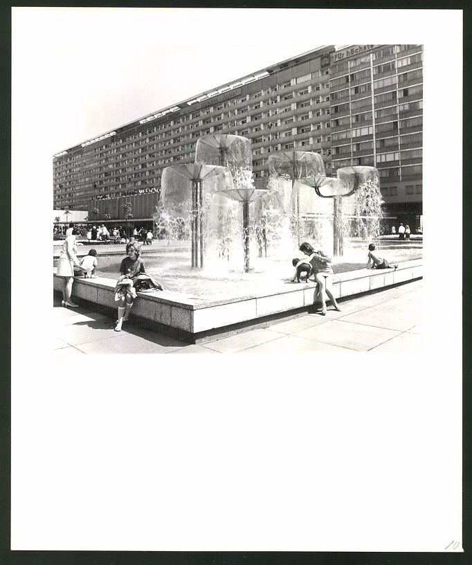 12 photographs view Dresden, publisher PGH film & image Berlin, photo Hoffma