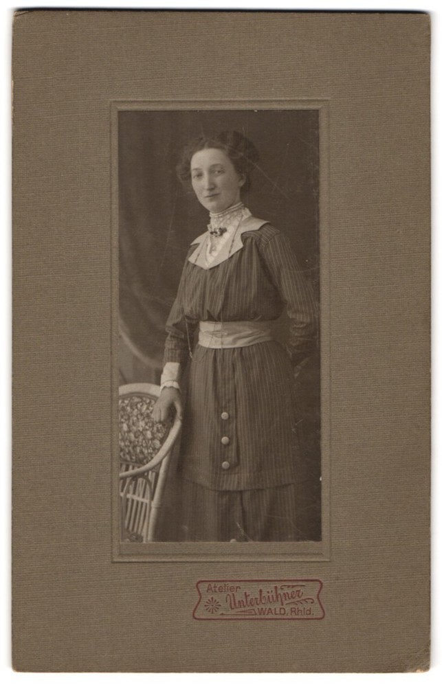 Photography studio Unterbühner, Wald/Rhld., elegant young lady in striped