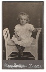 Photography Franz Jantzen, pocking, portrait little girl in dress