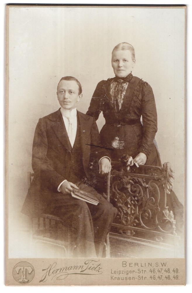 Photograph Hermann Tietz, Berlin, Leipziger Straße 46-49, son with his mother