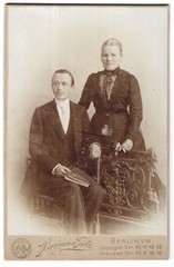 Photograph Hermann Tietz, Berlin, Leipziger Straße 46-49, son with his mother