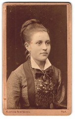 Photograph Klotz & Hentschel, Hof, Portrait of a Young Woman CDV / Cabinet Photo