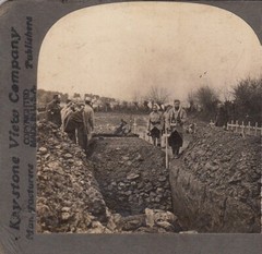 0933. Stereoview. FRENCH TROOPS RESTING AFTER A COMBAT WITH «FRITZ».