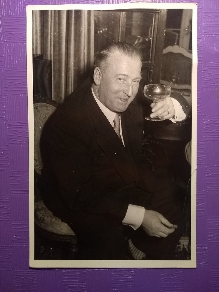 Photo old antique vintage man gay wine glass man alcohol fashion old photo vino