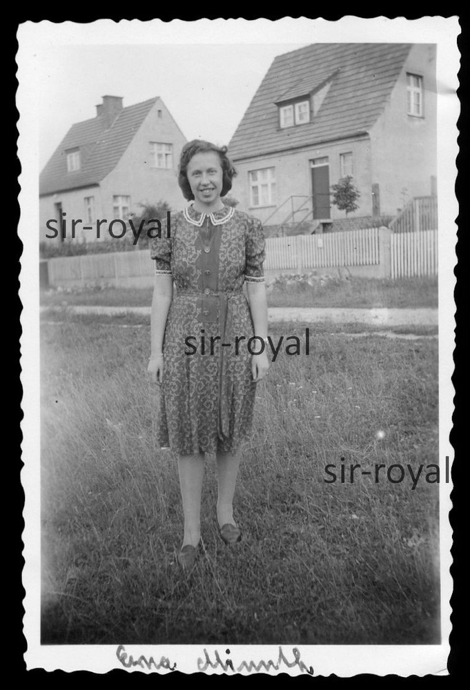 Bad Kudowa 1943 – Woman in Front of House – Silesia 1940s – Poland – Photo 6x9cm