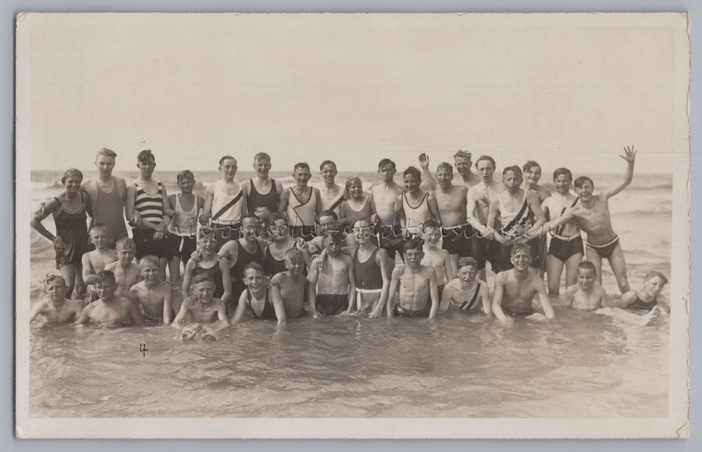 Juist 1931 – Boys in Swimwear Have Fun in the Sea – Vintage Photo 1930s