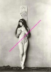 LOVELY YOUNG LONG-HAIRED ZIEGFELD GIRL – 1913 LEGGY LARGE PHOTO A-ZIEG1913