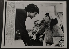 Radical Tom Hayden talks to voters Press Photograph 9×7, b/w 1976