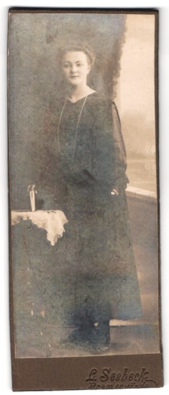 Photograph L. Seebeck, Bremervörde, portrait young woman in black dress with