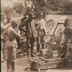 WW1 Soldiers Photo With Italian Cannon Howitzer 149MM 1916 C. (F. 010)