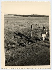 Child With Bucket Before Exam Ombre – Photo Antique An. 1950
