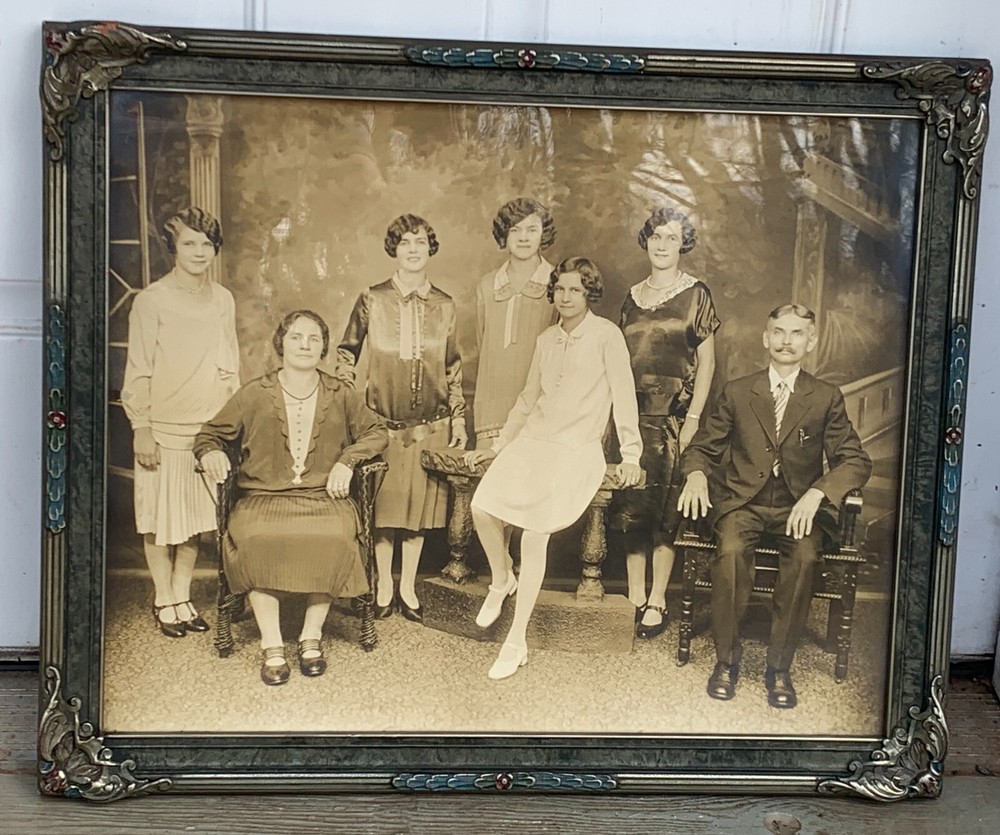 ANTIQUE PHOTO PRINT LARGE FAMILY PORTRAIT FRAMED 22″ X 19″