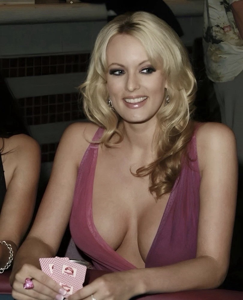 ‘Stormy Daniels’ Legendary Adult Entertainer Famous Porn-Star 8X10 “STUNNING!”