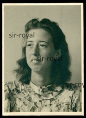 Woman with rabbit teeth – passport photo passport photo – photo 5x8cm