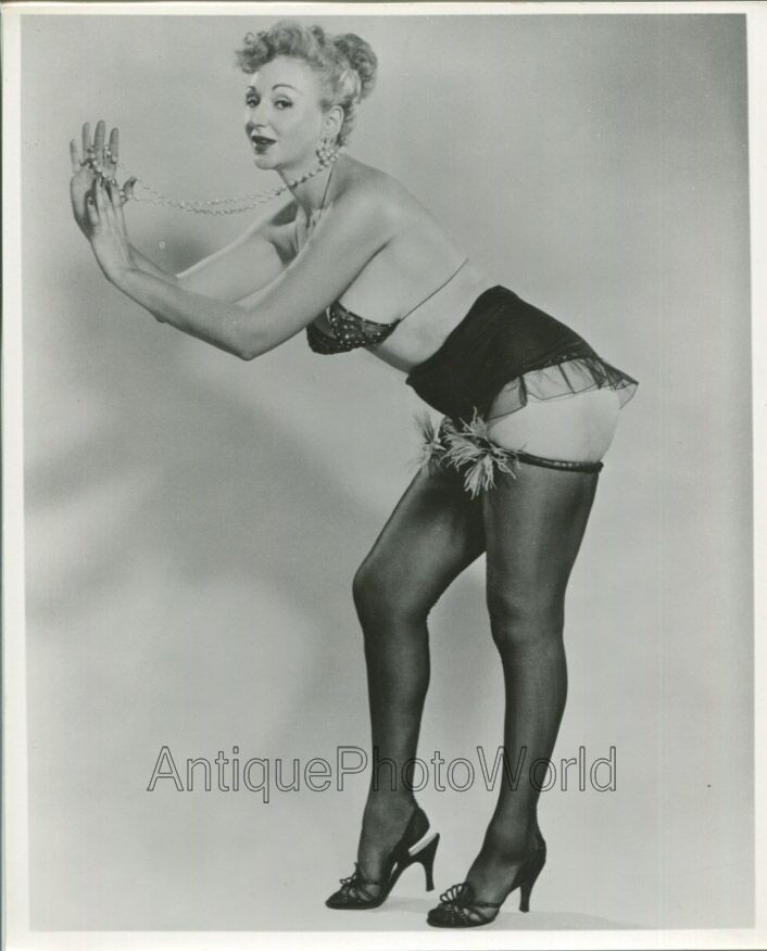 Burlesque dancer in stocking posing w necklace fun vintage pin up photo