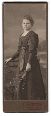 Photograph B. H. Meyer, Gross-Umstadt, portrait lady in Biedermeier dress with Lo