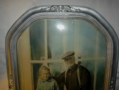 ANTIQUE COUNTRY GRANDMOTHER LADY WOOD CONVEX GLASS PICTURE PHOTO FOLK ART FRAME