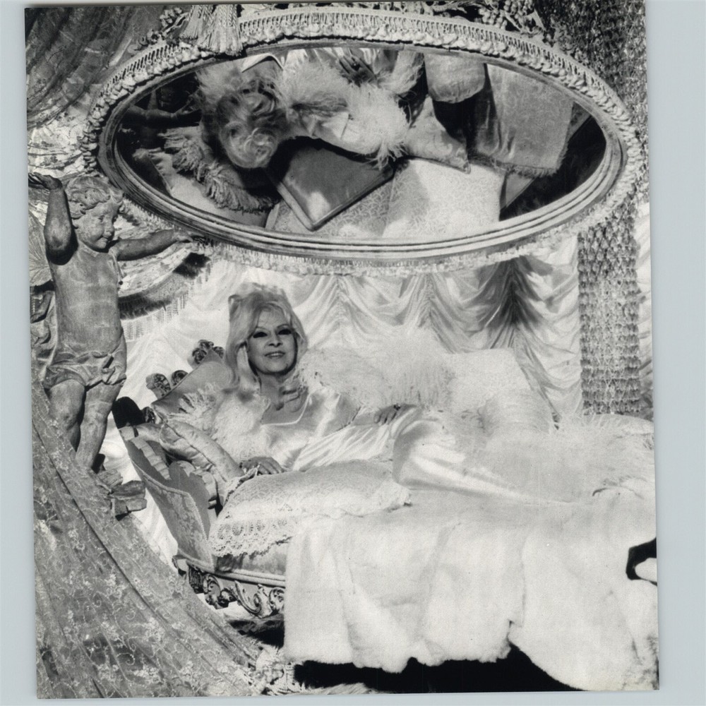 1972 Philippe Halsman Mae West Sex Symbol 20th Century Art Photo Gravure