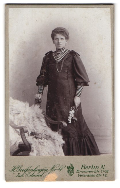 Photograph Eduard Morris, Berlin, Brunnen-Str. 17-18, Veteranen-Str. 1-2, Young