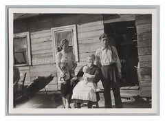 Family before barracks – post war vmtl. Refugees – Vintage Photo 1940s