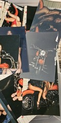 2000 – Lot Photographs 171 4×6″ 3 Adults Biker Sexy Bikini Leather Heels Tattoos