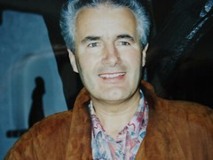 «VERY INTERESTING»: PHOTO, COLOR PHOTO, GUY, ATTRACTIVE MAN, GENTLEMAN, FASHION, STYLE!