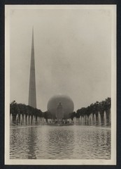 Photograph New York City, World’s Fair 1939, Obelisk, Washington – Statue & Sph
