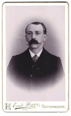 Photograph Emil Hoppe, Hartmannsdorf, vis-a-vis the gas station, portrait Mr. i