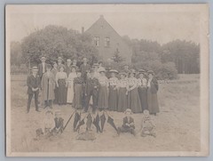 Men & Women Portrait with Umbrellas – Vintage Photo 1910s 1920s