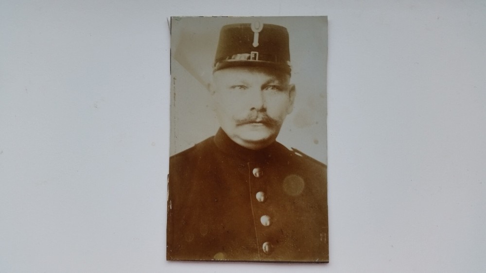 Photo 16R810 Soldier Uniform c.1910s approx 9x14cm