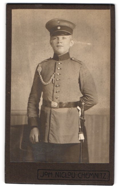 Photograph Joh. Niclou, Chemnitz, Carolastraße 6, soldier with shooting line, Po