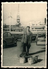 Man with Duffel Bag and Luggage in Harbour – VW Beetle – 1950s 1960s – Photo 7x10cm