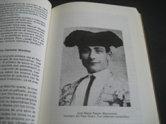 THE WELCOME DYNASTY. A CENTURY OF GLORY AND COSTUME. ANTONIO SANTAINES