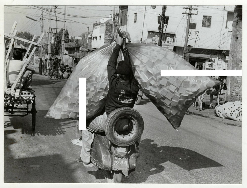 23x17cm Archive Photo 1980s Scooter Rider in Delhi with Heavy Luggage Photo