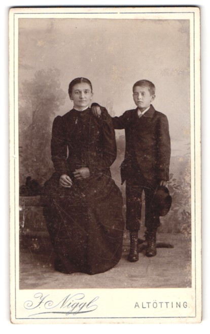Photograph J. Niggl, Altötting, portrait middle-class lady with a boy