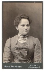 Photograph Hugo Schröder, Zittau i. S., Milchstr. 7, Portrait of an Elegantly Gek